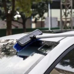 Navaris Telescopische Autowasborstel - Watergevoerde Wasborstel Voor Auto's En Ramen Met Uitschuifbare Lange Handgreep En Zachte Haren - Blauw -Woonwinkel 1200x1200 605