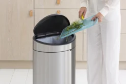 Brabantia Touch Bin Prullenbak - 40 L - Matt Steel Fingerprint Proof -Woonwinkel 1200x799 10