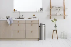 Brabantia Touch Bin Prullenbak - 40 L - Matt Steel Fingerprint Proof -Woonwinkel 1200x799 11
