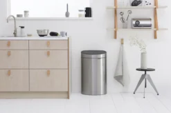 Brabantia Touch Bin Prullenbak - 40 L - Matt Steel Fingerprint Proof -Woonwinkel 1200x799 13