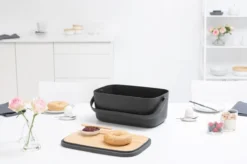 Brabantia Nic Broodtrommel - Met Bamboe Deksel - Dark Grey -Woonwinkel 1200x799 4