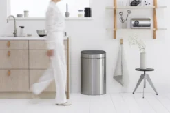 Brabantia Touch Bin Prullenbak - 40 L - Matt Steel Fingerprint Proof -Woonwinkel 1200x799 8