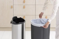 Brabantia Touch Bin Prullenbak - 40 L - Matt Steel Fingerprint Proof -Woonwinkel 1200x799 9